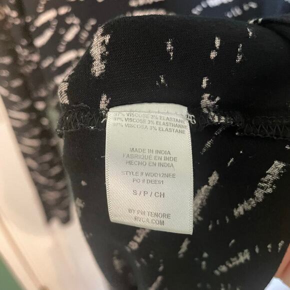 RVCA Black & White Abstract Long Sleeve Scoop Neck Mini Swing Dress Size Small - Picture 3 of 5